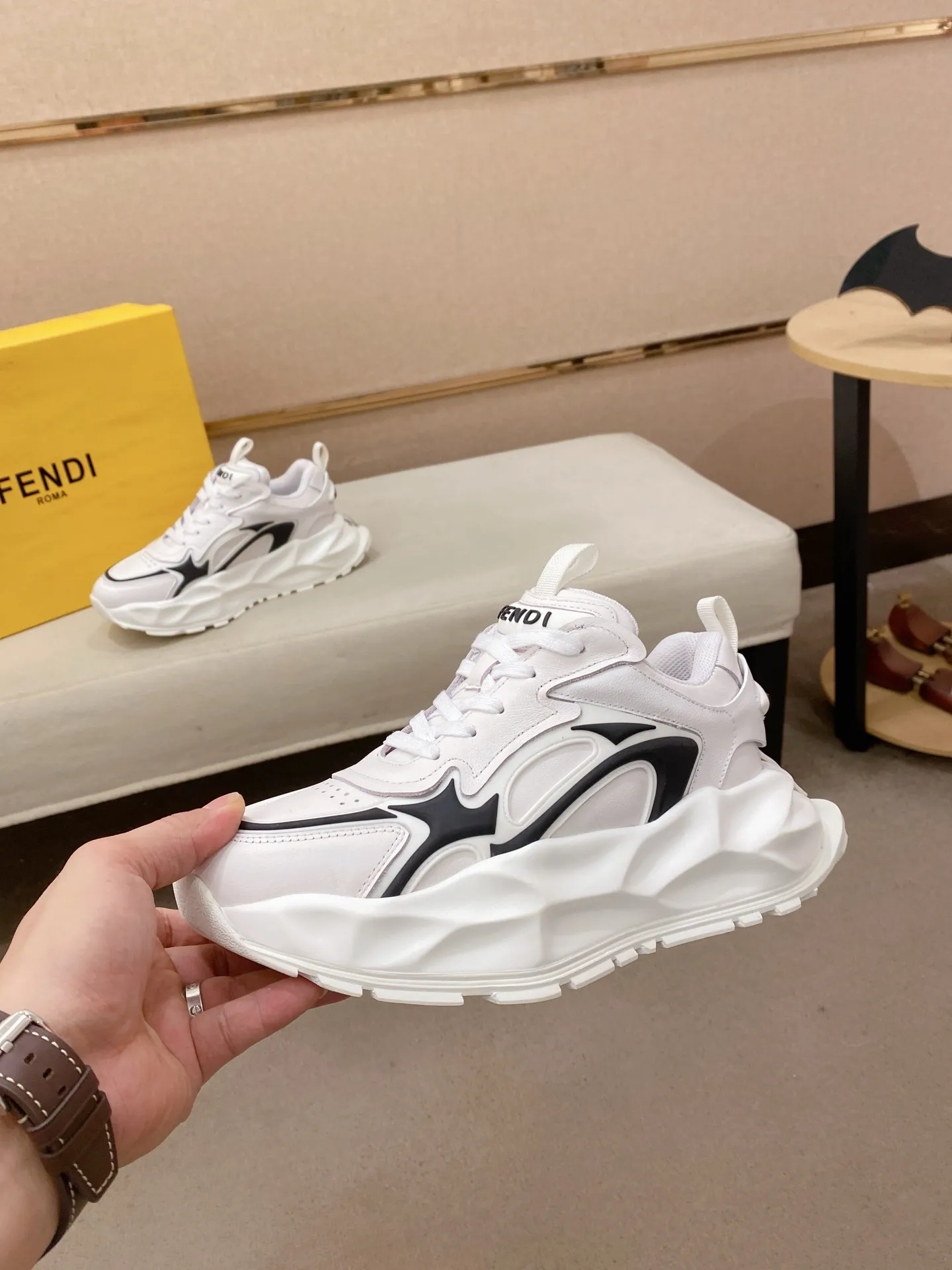 Factory price 580💰 FENDI new model (Fendi) official website 1:1 copy 👊🏻Upper 🇮🇹Imported cowhide🇩🇪Inside imported breathable mesh lining. The original outsole is molded to reflect the identity of every man, and the upper foot is elegant and stable🚶🏻🚶🏻The high-end custom counter original replica📯The shoe last remains unchanged regardless of wind and rain, and can withstand the verification of time🔍️,🔵 Size: 39-45. Can be customized 38-46 non-refundable and non-exchangeable!